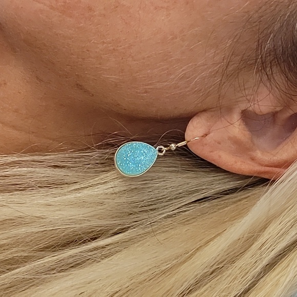 AQUA DRUZY DROP EARRINGS - Picture 4 of 7